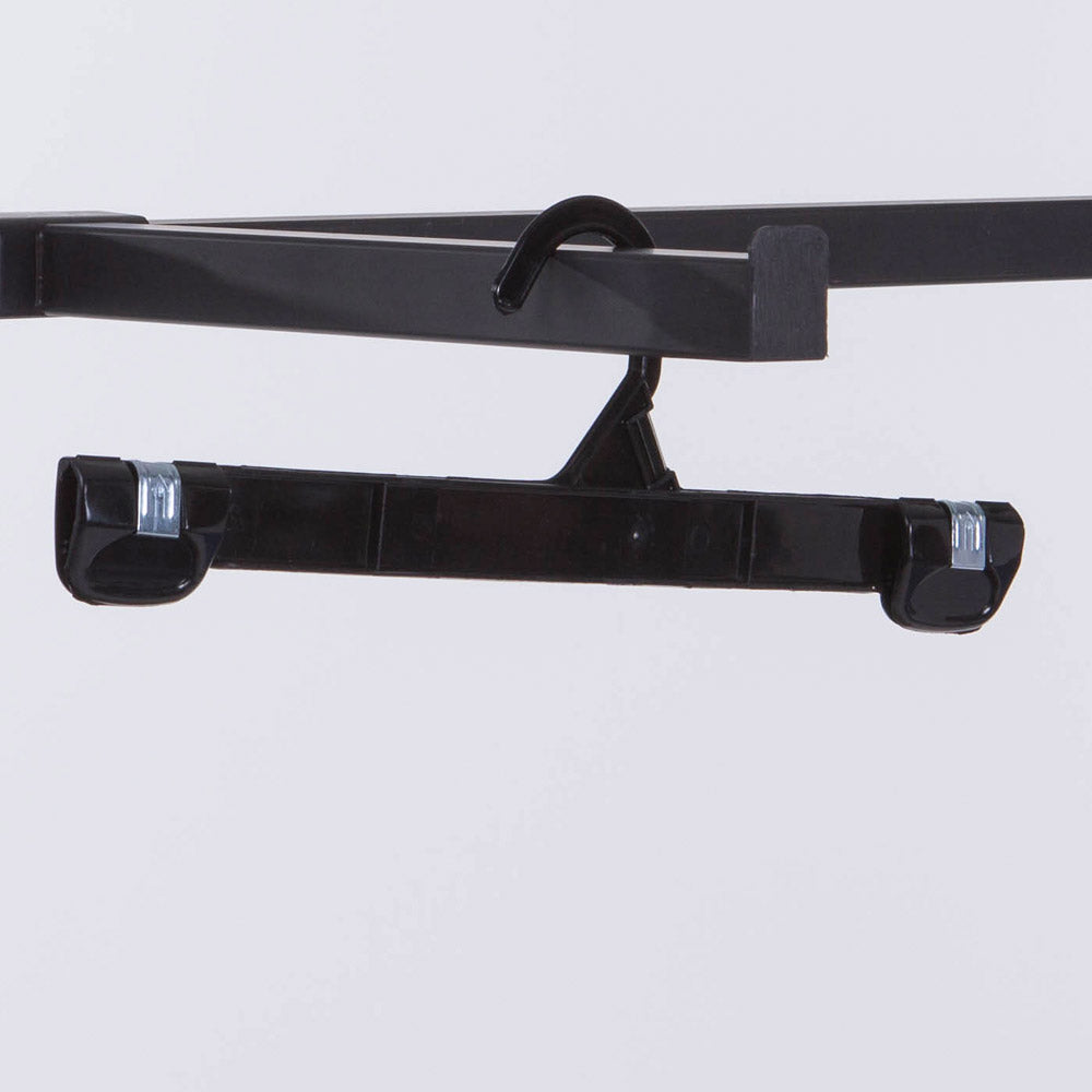 Hanger with clips and a plastic hook. Box of 200