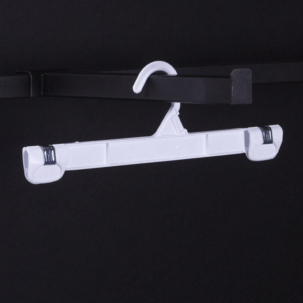 Hanger with clips and a plastic hook. Box of 200
